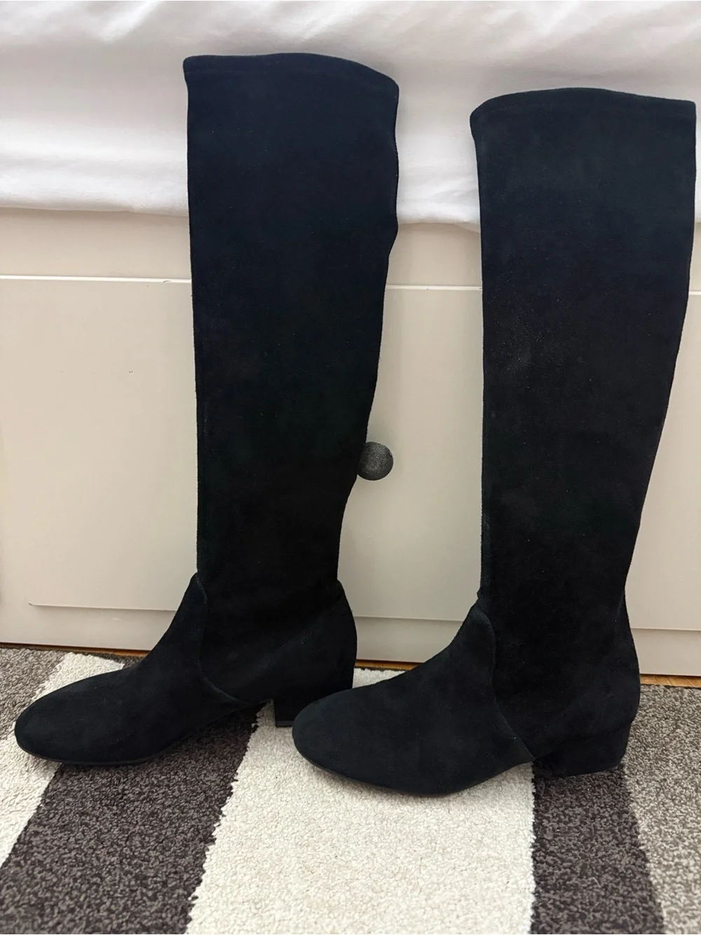 Stuart Weitzman Raissa Knee high stretch Suede Boots - Riding Style
